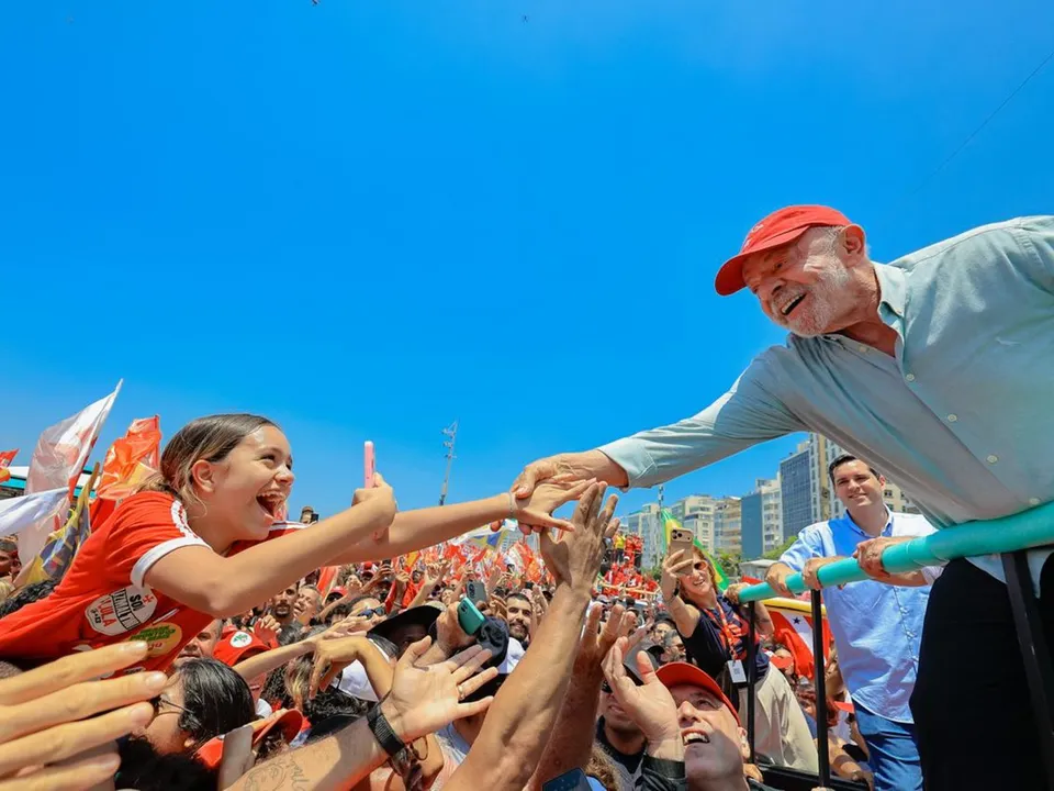 Brasil vota este domingo entre Lula y Flávio Bolsonaro con las encuestas en empate técnico y la región pendiente del resultado