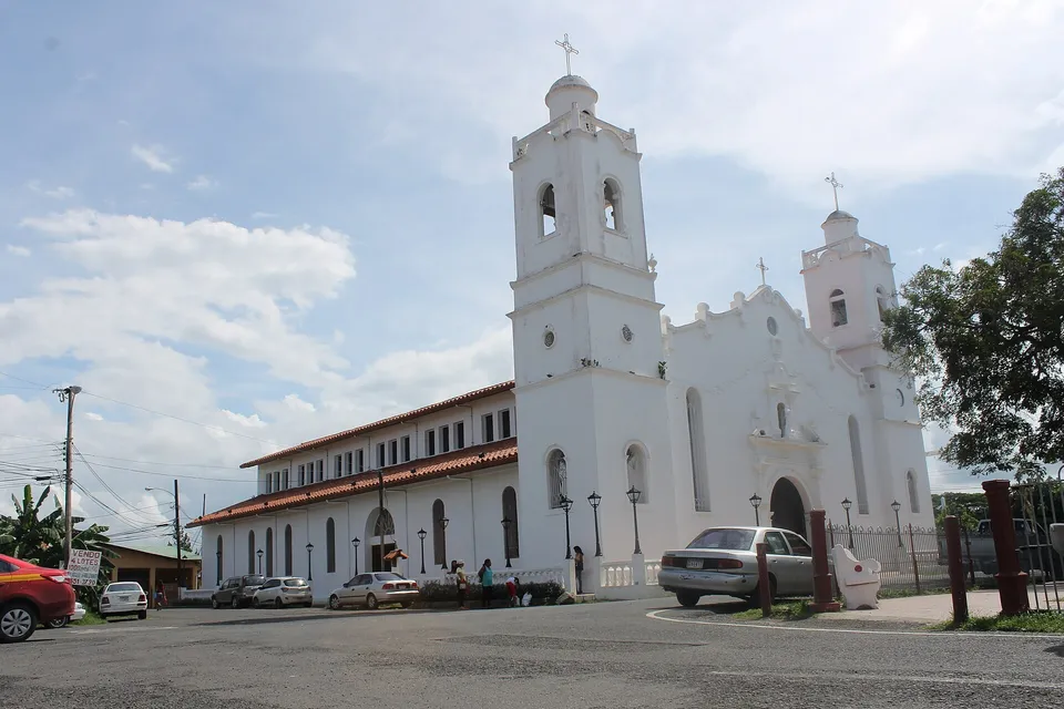 Terremoto de 7,7 sacude Panamá: colapsan un hotel y una torre de la catedral de Penonomé, sin muertos reportados