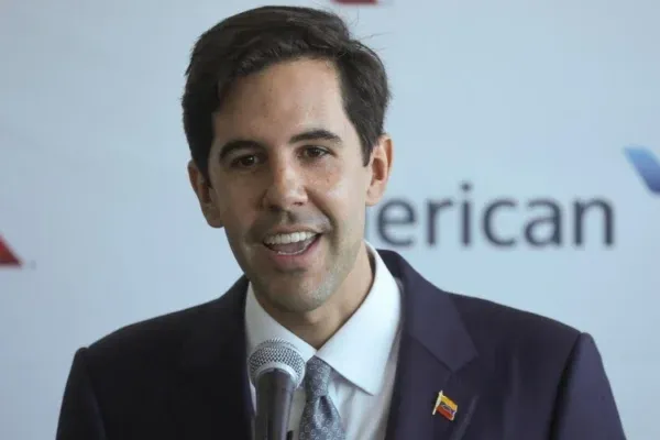 La interina cambia de canciller: Oliver Blanco, un opositor de 35 años, promete «concordia e inclusión»