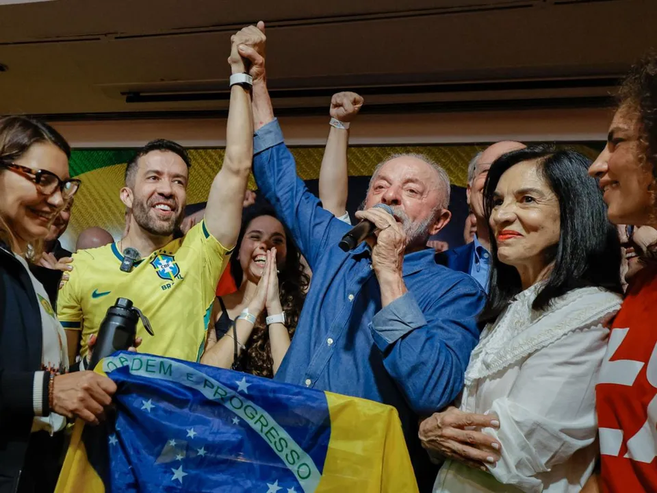 Lula gana un cuarto mandato con una remontada inédita, Flávio Bolsonaro no la reconoce y el interinato aplaude la «participación cívica» de Brasil