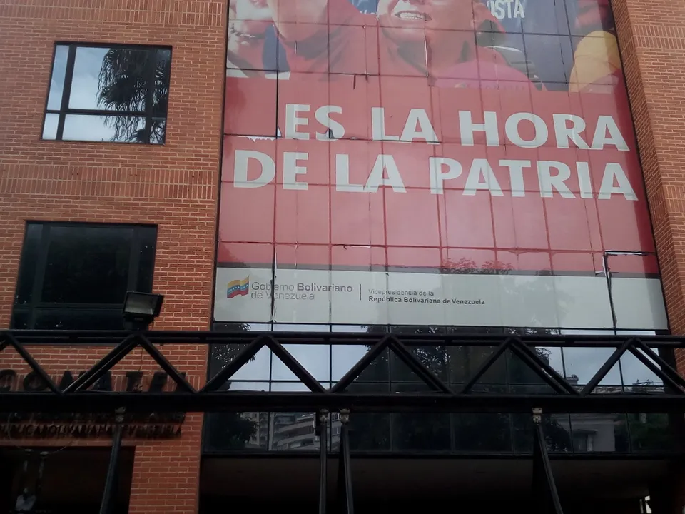 Sin Maduro, pero con la misma red vigilada: Freedom House vuelve a calificar a Venezuela como «no libre» en internet y dice que el interinato mantuvo el control