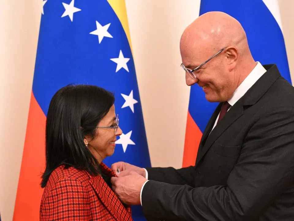Un día después de que Rubio diera por «sustancialmente disminuida» la influencia de Irán en Venezuela, el interinato se sienta en la cumbre del gas de Putin y defiende a Rusia