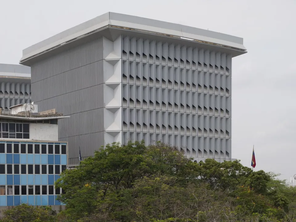 El dólar oficial roza los 884 bolívares y Calzadilla vuelve a pedirle al TSJ una nueva directiva para el BCV