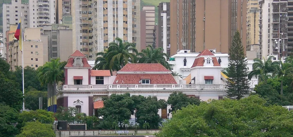 Doble marcha en Caracas: el PSUV habla de «paz» mientras activistas exigen liberar a los presos políticos