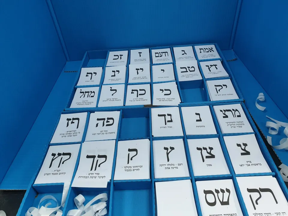 Israel vota en masa y Netanyahu se juega su supervivencia: los últimos sondeos ponen por delante a Eisenkot, pero nadie llega a los 61 escaños