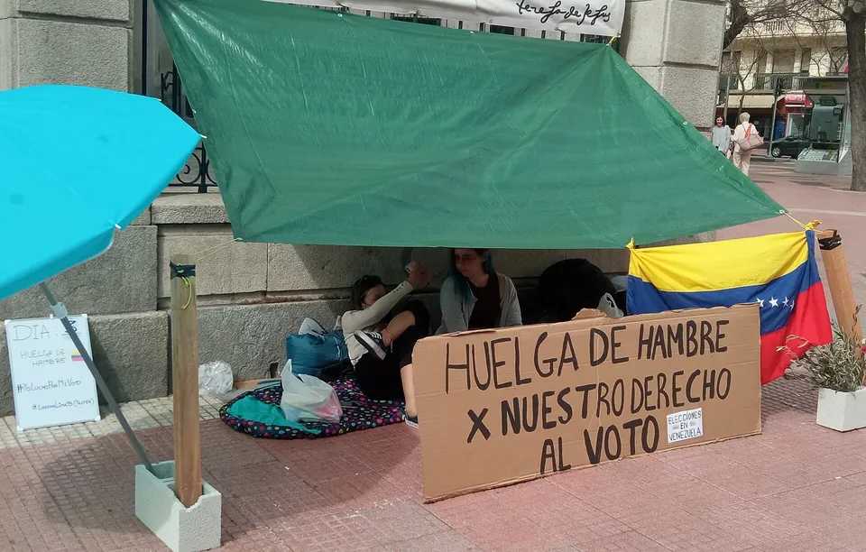 «Fijen la fecha»: la diáspora venezolana sale a la calle de Tokio a Washington para exigir elecciones presidenciales