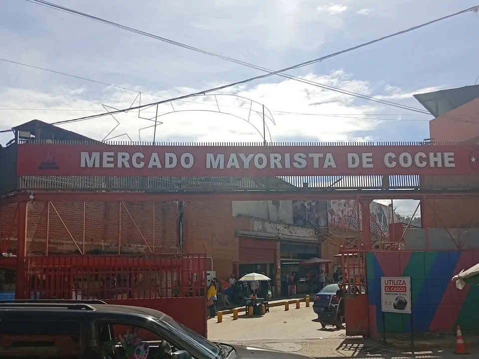 Comer cuesta 761 dólares al mes: la canasta de Cendas subió 8,6 % en bolívares en septiembre y el salario mínimo cubre el 0,02 %