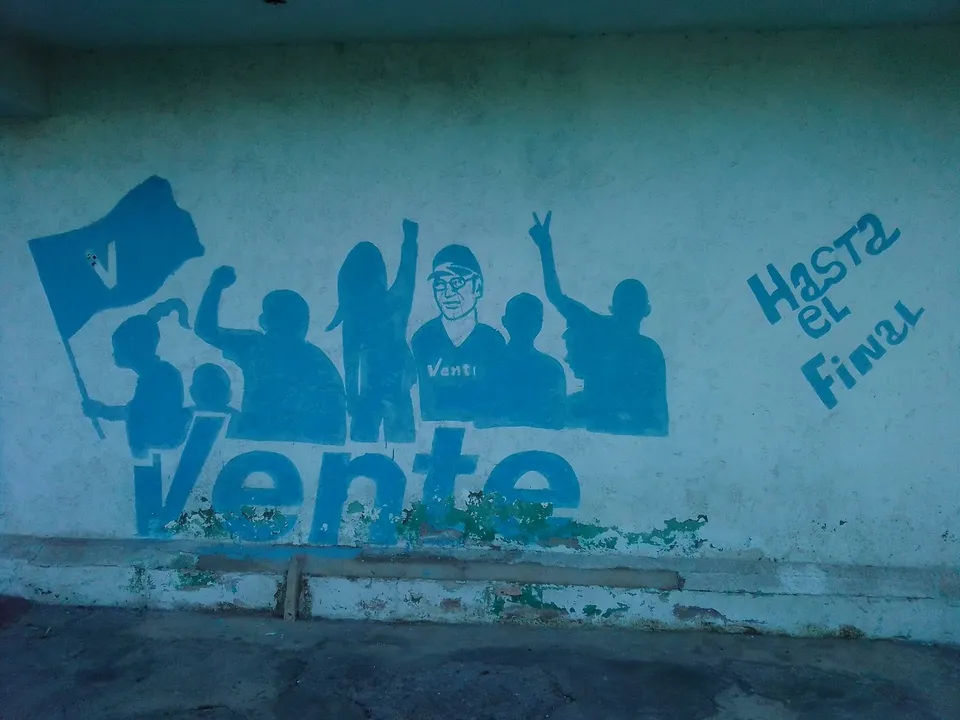 «Esto no es una transición, es una fachada»: Vente acusa a la mesa de dar largas con los presos políticos, y la delegación de Figuera responde que votar no es solo poner fecha